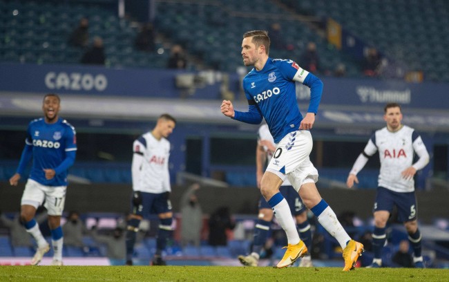 错位战术 错位战术